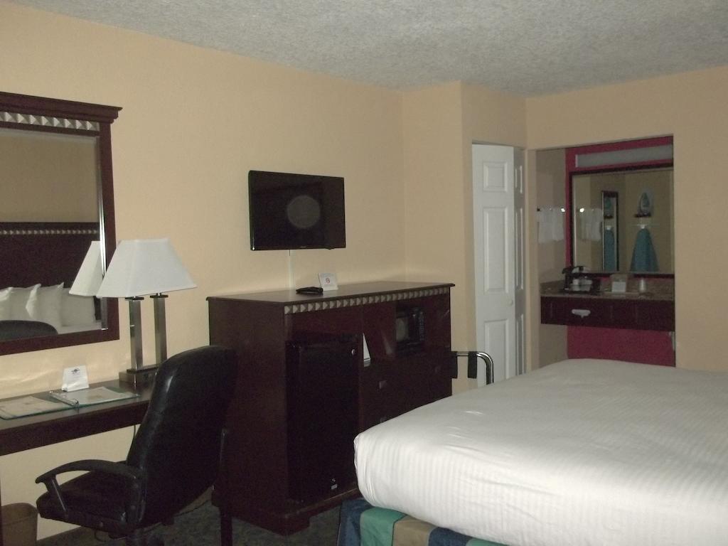 Days Inn By Wyndham Fort Lauderdale Airport Cruise Port Buitenkant foto